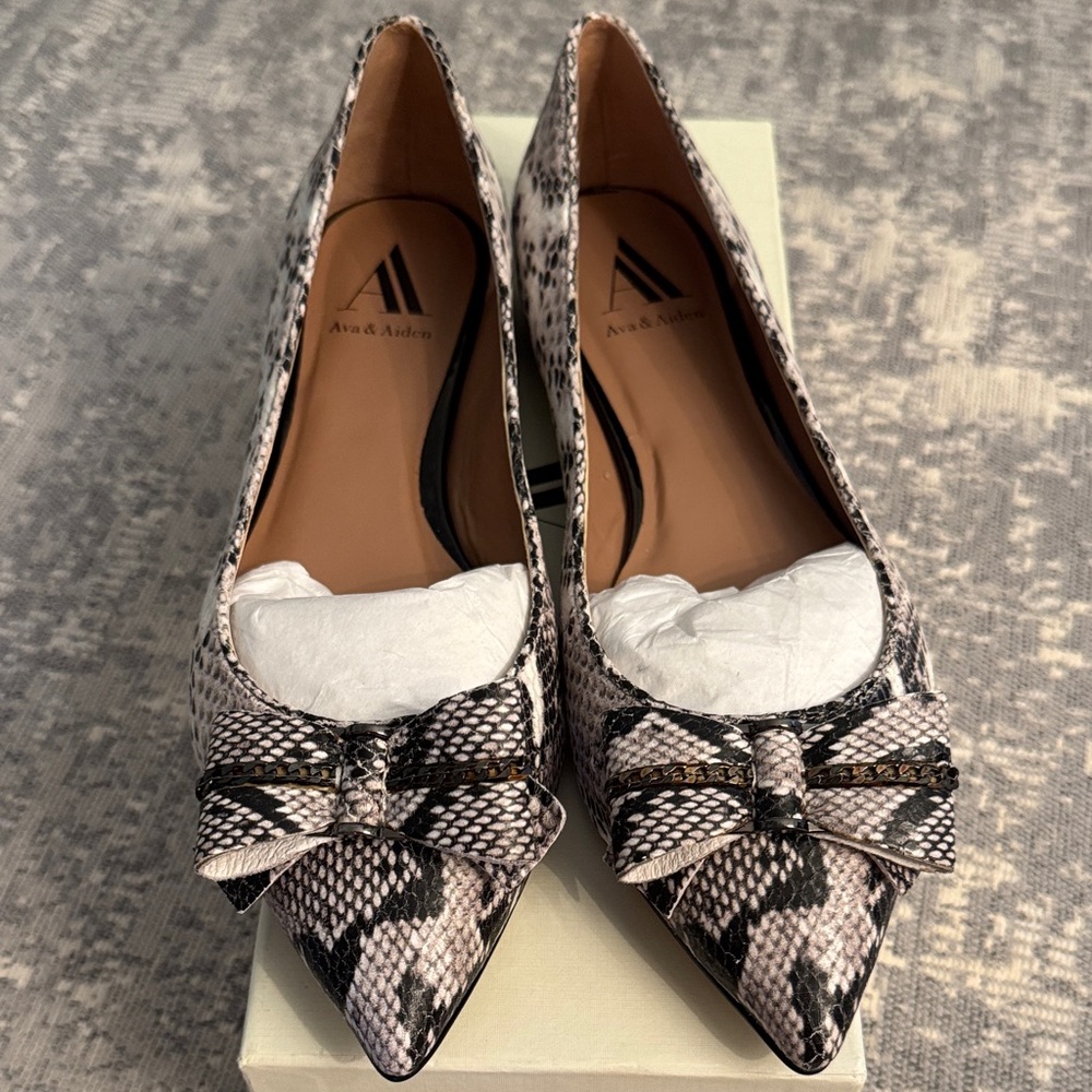 Ava & Aiden Women's Pointed Snake-Print Bow Flats in Black and White
